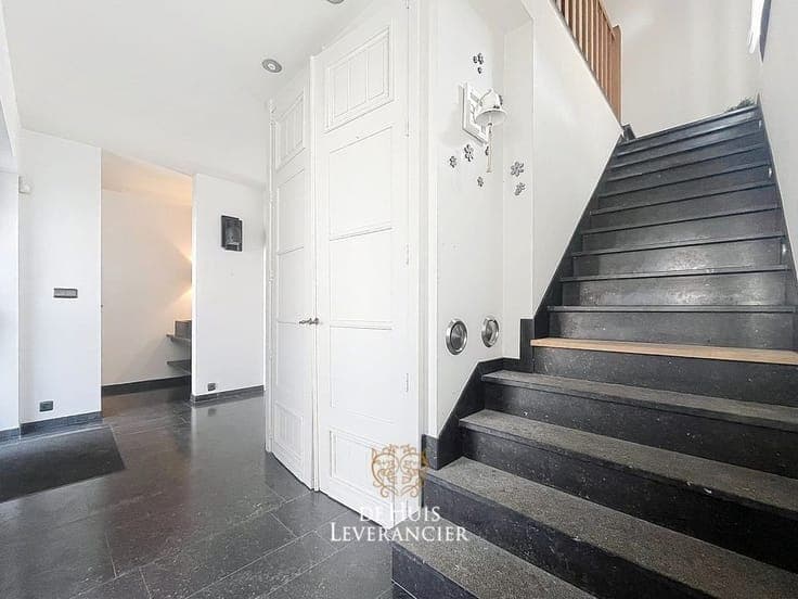 Instapklare halfopen bebouwing met bouwgrond in rustige, ...
