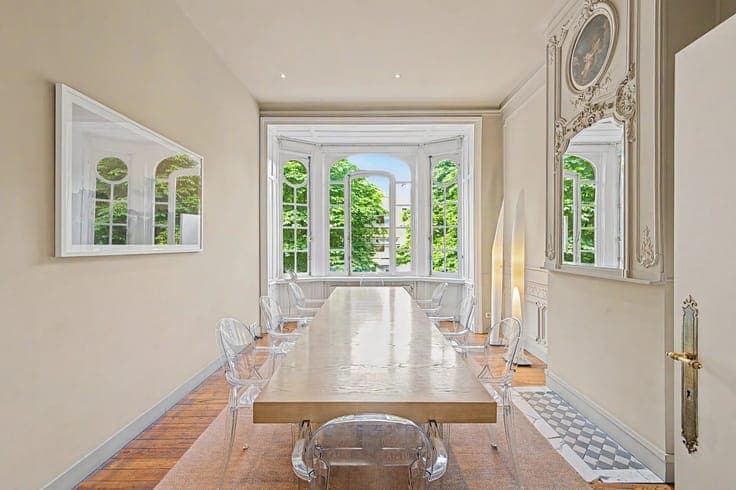 Charming house (+/- 430 sqm) with garden and terrace