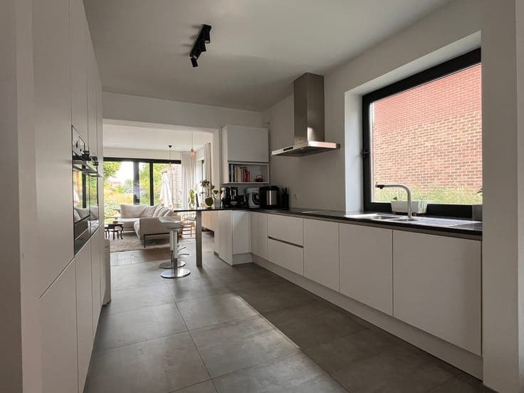 Fully renovated semi-detached family house (4 bedrooms)