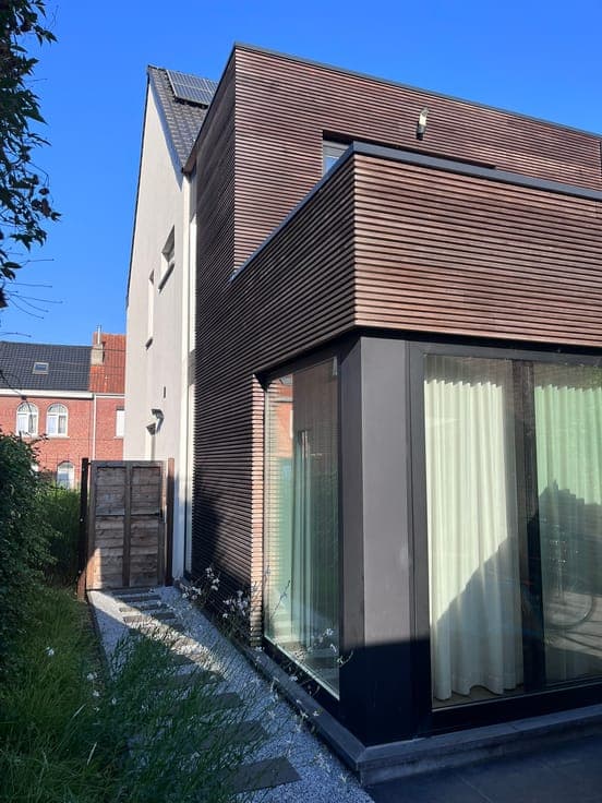 Fully renovated semi-detached family house (4 bedrooms)