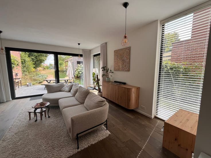 Fully renovated semi-detached family house (4 bedrooms)