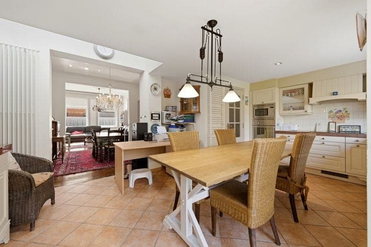 Spacious, centrally located house with 3 bedrooms and a gar…