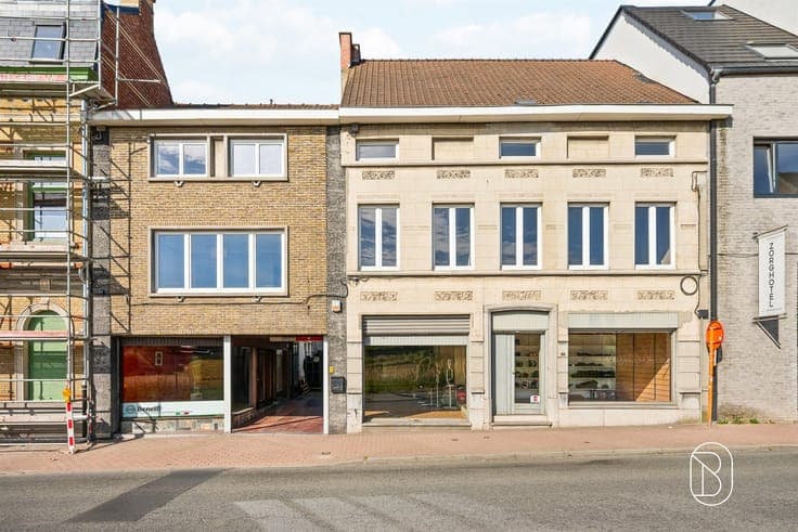 Commercially located retail space, residence, warehouse, and