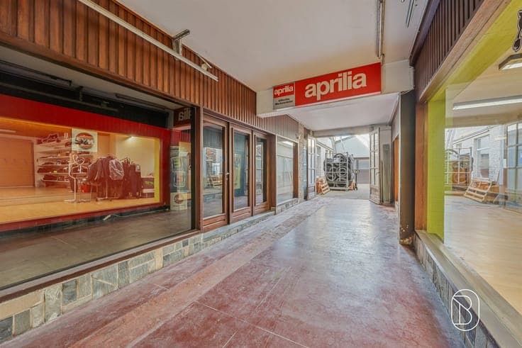 Commercially located retail space, residence, warehouse, and