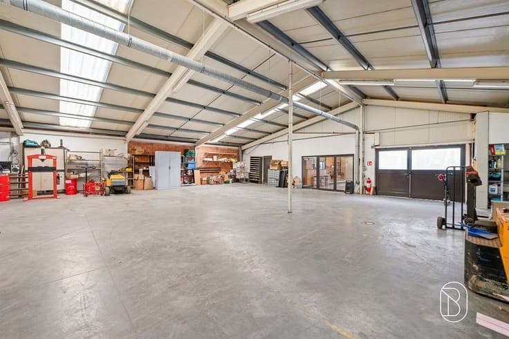 Commercially located retail space, residence, warehouse, and