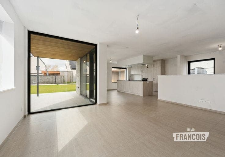 Detached house with 3 bedrooms, home office and garage in A…