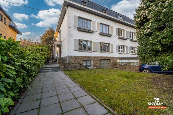 VILLA D’EXCEPTION AUX VOLUMES IMPRESSIONNANTS - PEB D+