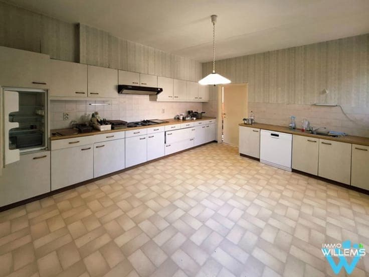 Spacious 214 m² home with potential in Kortenberg