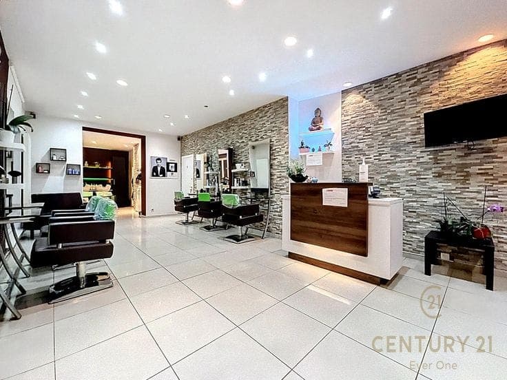 4-bedroom triplex with commercial space