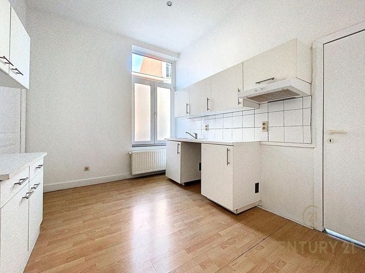 4-bedroom triplex with commercial space