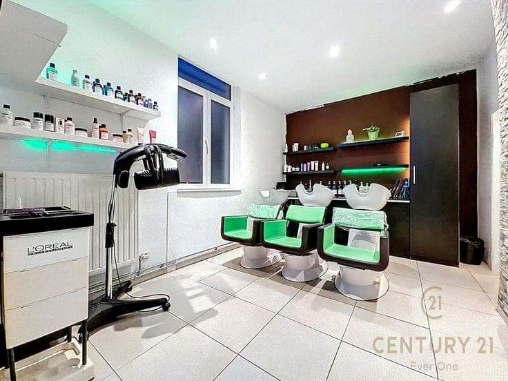 4-bedroom triplex with commercial space