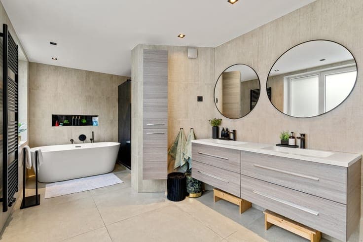 Spacious, ready-to-move-in terraced house with 6 bedrooms...