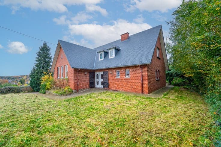 VILLA WITH 64 ACRES OF GARDEN IN WEPION