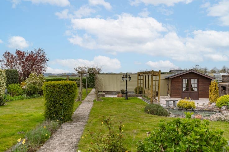 Bungalow met veranda, tuin en weidezicht in Aartrijke