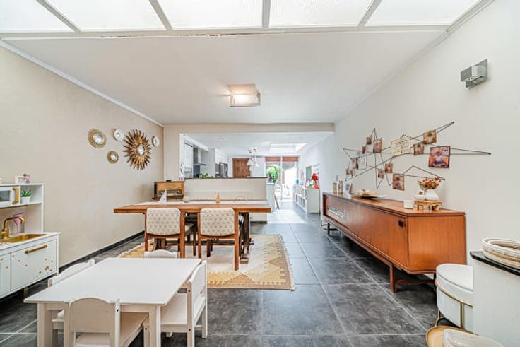 Maison lumineuse 2 chambres avec bureau et garage privatif