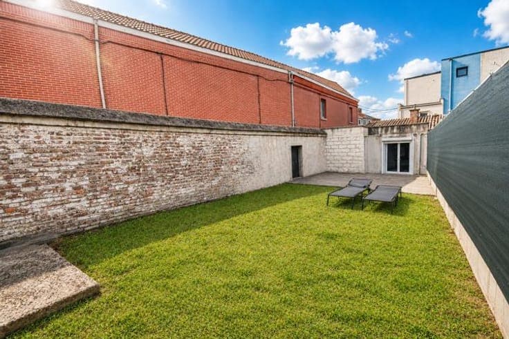 Charming 4-bedroom house with garden in Châtelet
