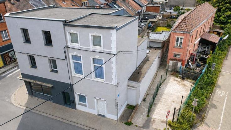 Charming 4-bedroom house with garden in Châtelet