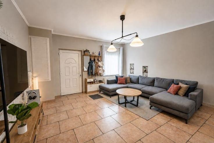 Charming 4-bedroom house with garden in Châtelet