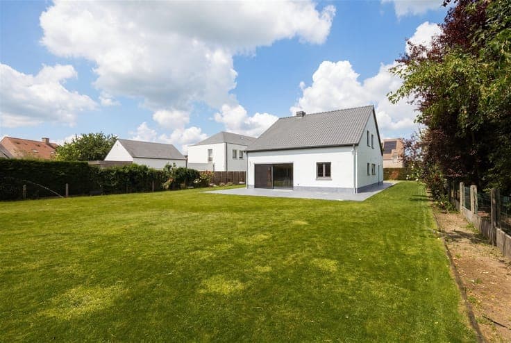 Luxuriously finished 5 bedroom villa in Leerne!