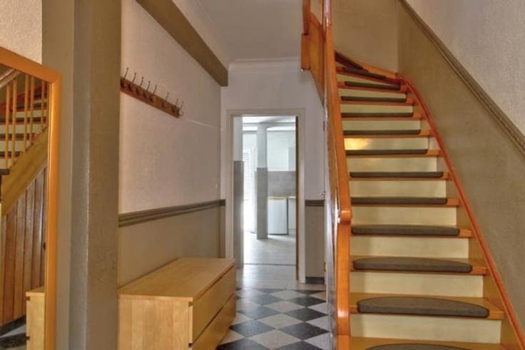 Beautiful 3-bedroom house with garage and courtyard