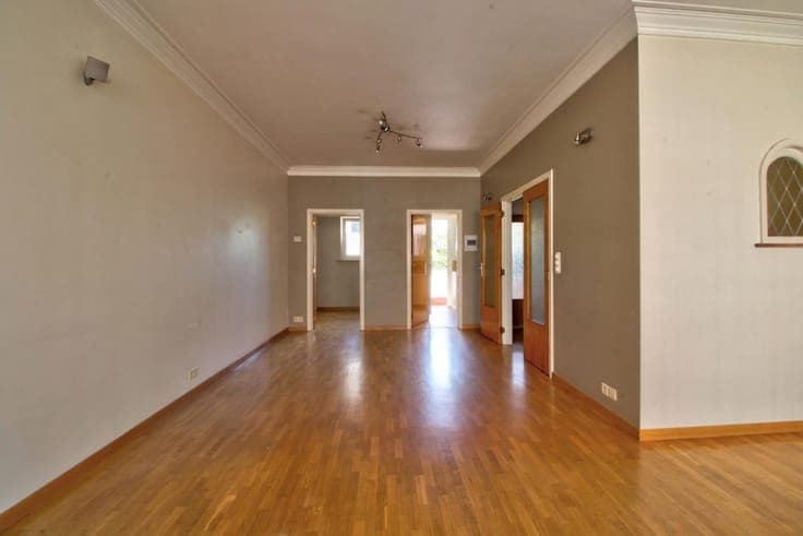 Beautiful 3-bedroom house with garage and courtyard