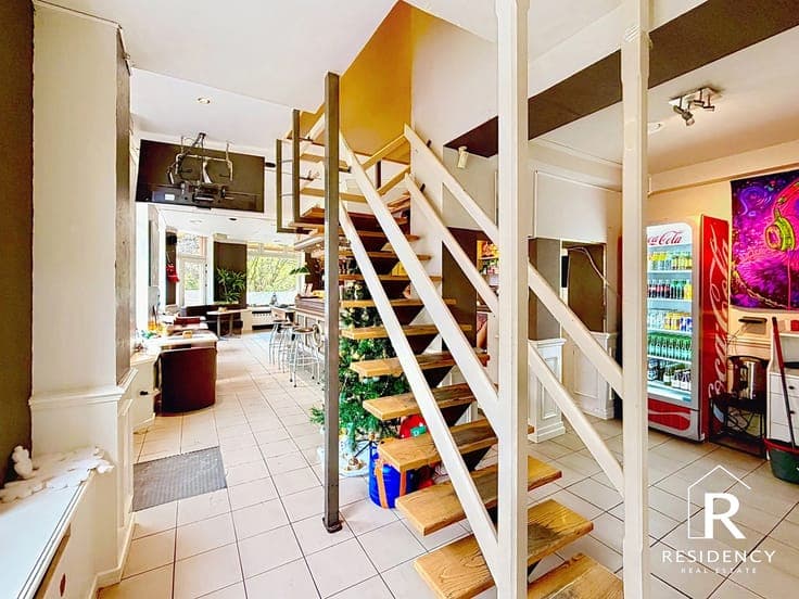 Corner building 540 m² with great potential