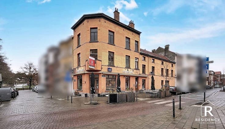 Corner building 540 m² with great potential