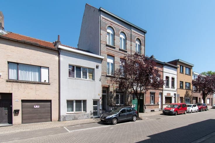 Apartment building
