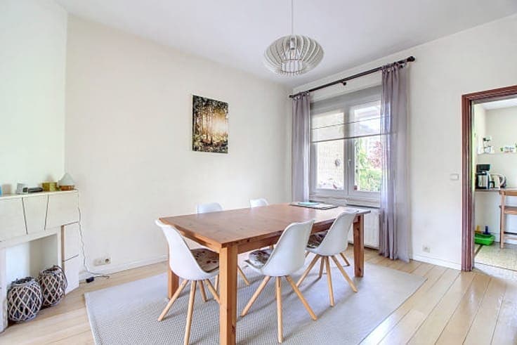 MAGNIFICENT 6 BEDROOMS HOUSE -GARDEN AND GARAGE