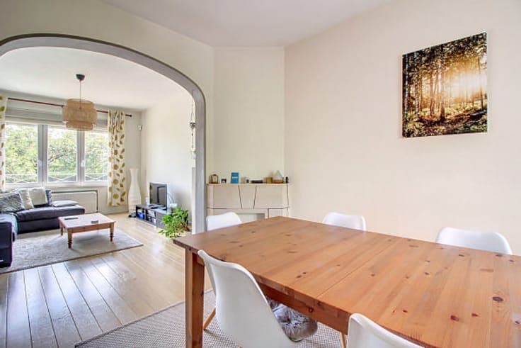 MAGNIFICENT 6 BEDROOMS HOUSE -GARDEN AND GARAGE