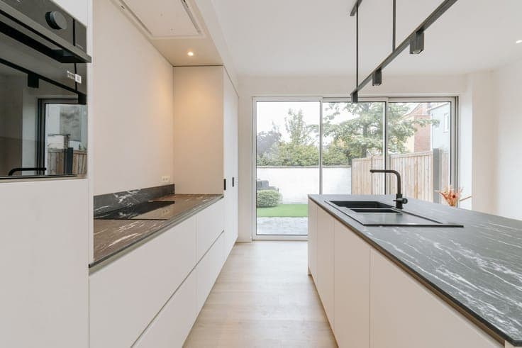 Prachtig gerenoveerde woning met 3 slaapkamers en tuin