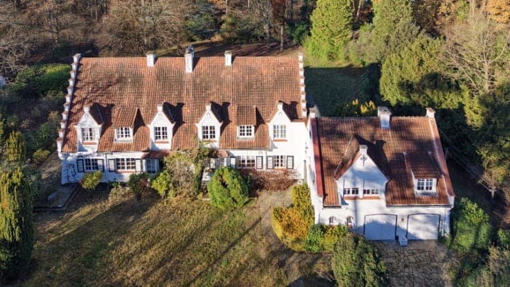 Standingvolle te renoveren villa van 520m² op 53 are
