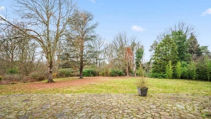 Standingvolle te renoveren villa van 520m² op 53 are