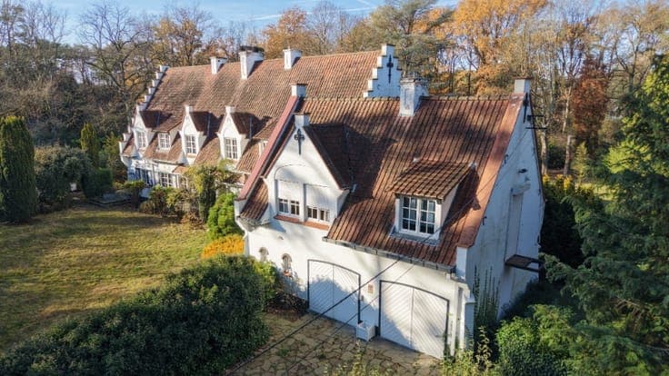 Standingvolle te renoveren villa van 520m² op 53 are