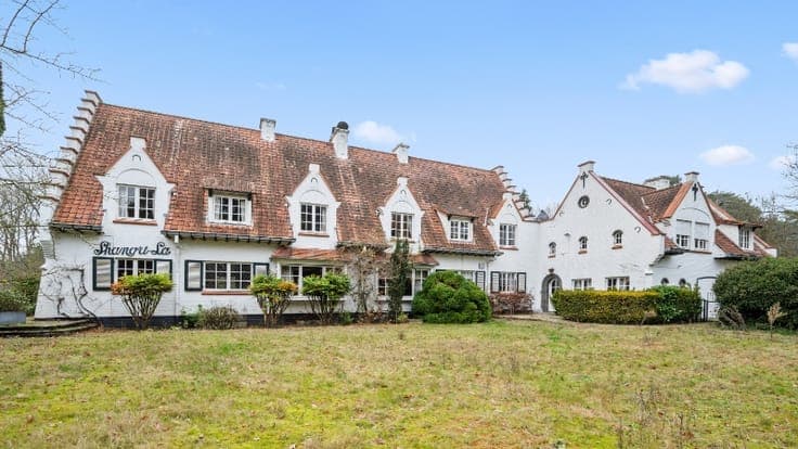 Standingvolle te renoveren villa van 520m² op 53 are
