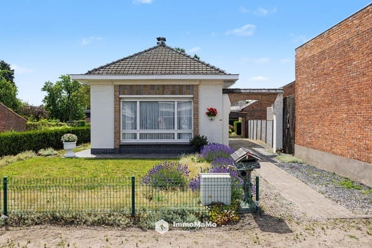 TE RENOVEREN WONING MET CARPORT & TUIN IN WACHTEBEKE (LOC...
