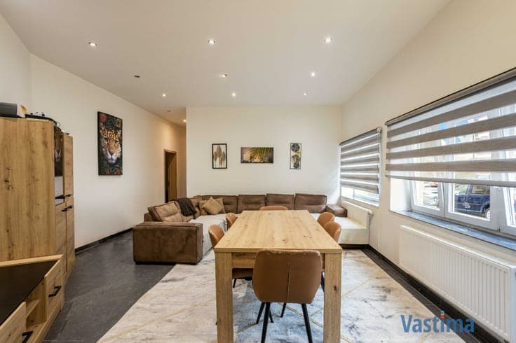 Ruime woning met twee volwaardige wooneenheden nabij cent...