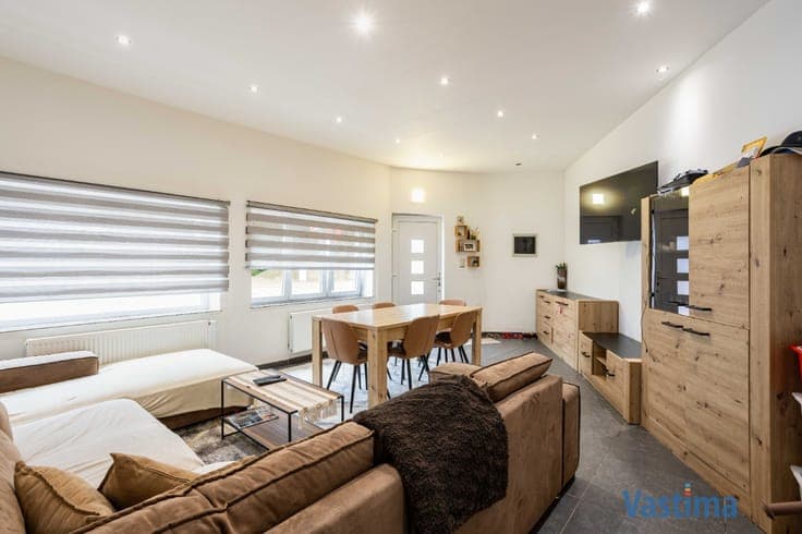 Ruime woning met twee volwaardige wooneenheden nabij cent...