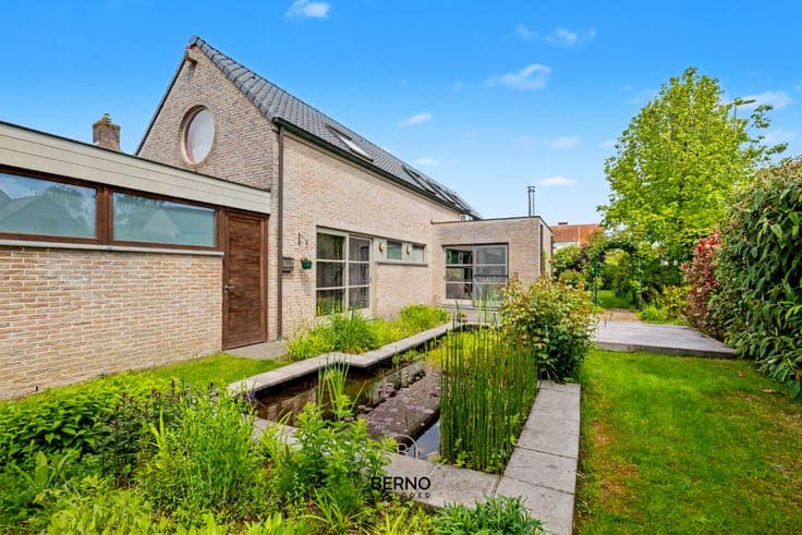 Rustig gelegen open bebouwing met ruime tuin