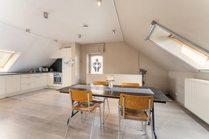 Spacious home with large garage in Sint-Eloois-Vijve