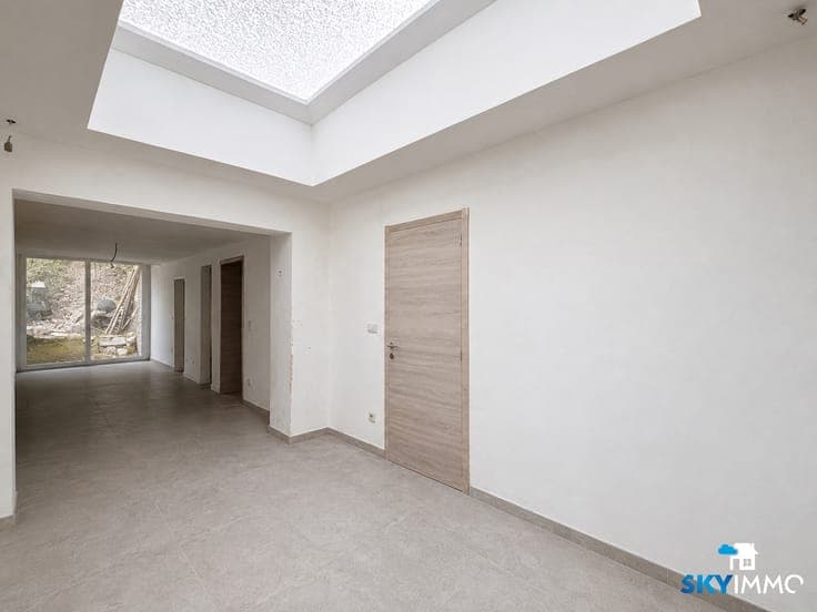 SPACIOUS 7-BEDROOM HOUSE - 229M² - GARDEN - GREAT POTENTIAL!