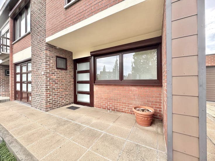 HALFOPEN WONING | 4 KAMERS | TUIN | GARAGE | 720 M²