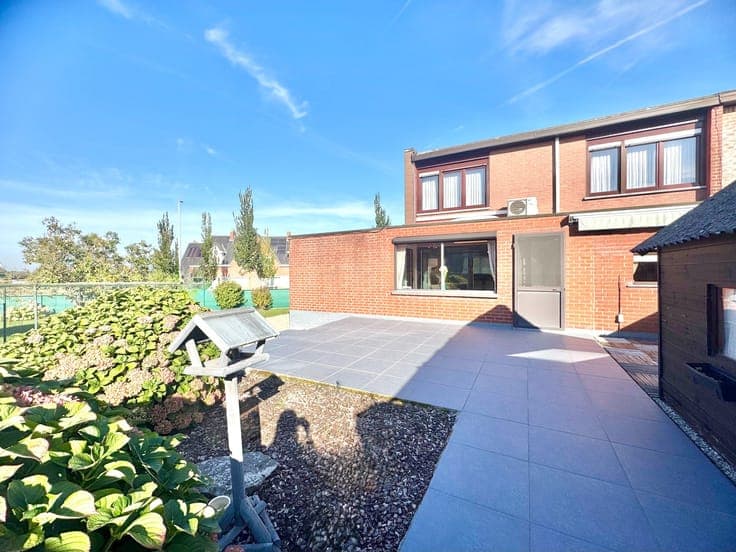 HALFOPEN WONING | 4 KAMERS | TUIN | GARAGE | 720 M²