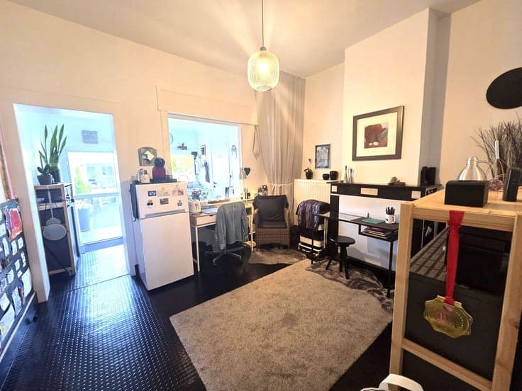 Beautifully maintained Dollhouse in Peutie.
