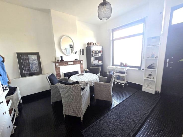 Beautifully maintained Dollhouse in Peutie.