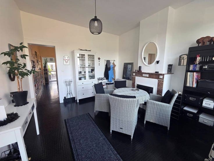 Beautifully maintained Dollhouse in Peutie.