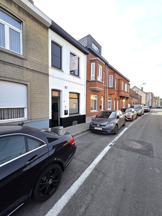 Beautifully maintained Dollhouse in Peutie.