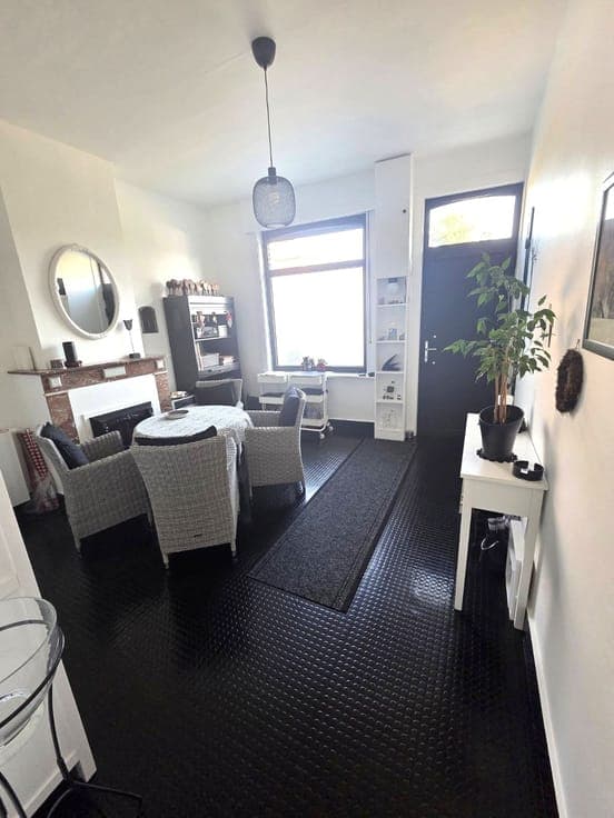Beautifully maintained Dollhouse in Peutie.