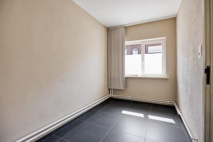 Spacious family home with 3 bedrooms, office and garden