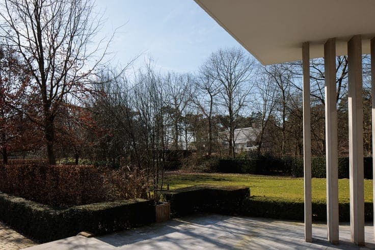 Architecturale woning op een perceel van ca. 3.992m2